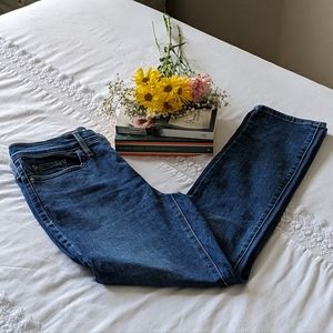 Levi 312 Shaping Slim Jeans, Size 28, Mid Blue